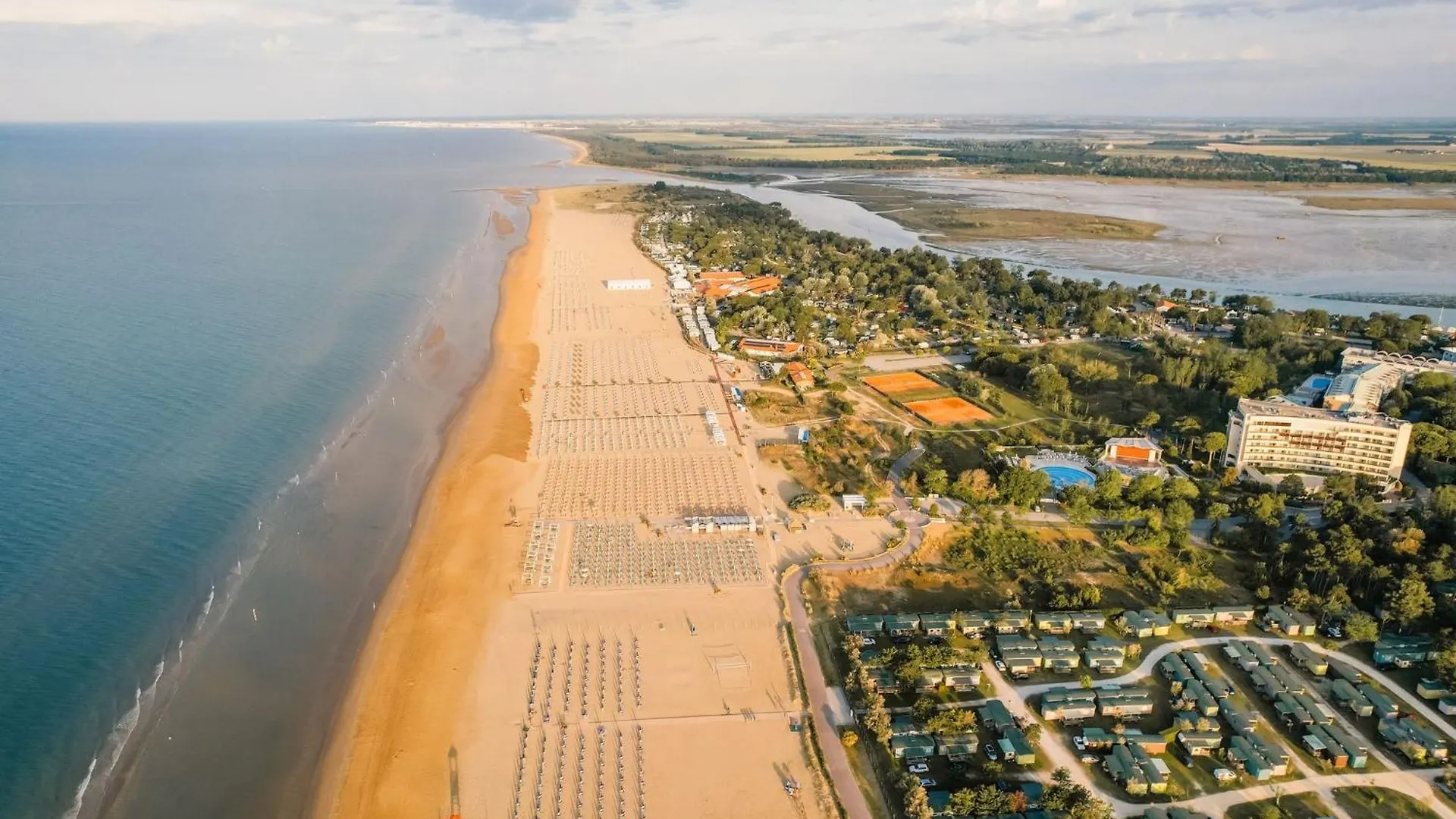 Flat 100M From The Beach With Sunny Terrace Bibione Italy